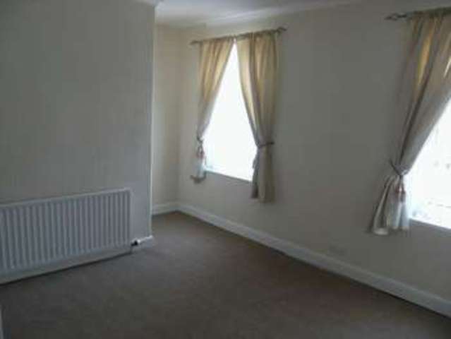  Image of 3 bedroom Terraced house to rent in Oldfield Road Ellesmere Port CH65 at Oldfield Road  ELLESMERE PORT, CH65 8DE