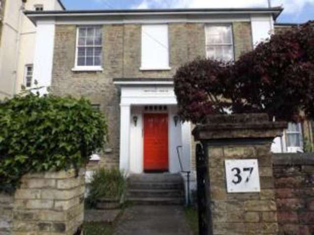  Image of 1 bedroom Flat for sale in Dover Street Ryde PO33 at 37 Dover Street Ryde Ryde, PO33 2BW