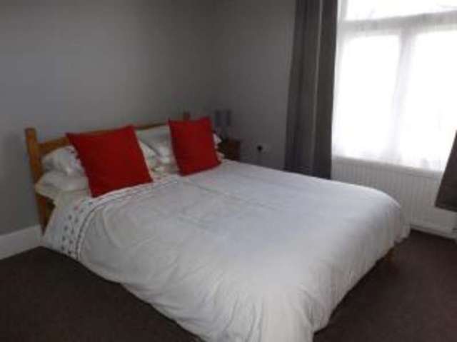  Image of 1 bedroom Flat for sale in Dover Street Ryde PO33 at 37 Dover Street Ryde Ryde, PO33 2BW