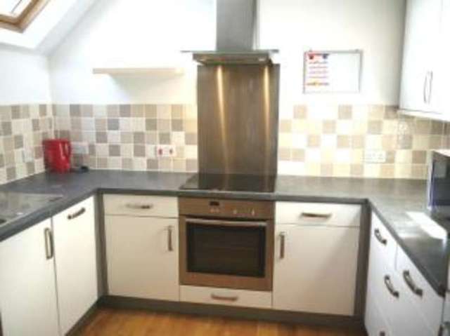  Image of 3 bedroom Flat for sale in Salisbury Road Blandford Forum DT11 at 8 Salisbury Road Blandford Forum Blandford Forum, DT11 7QH