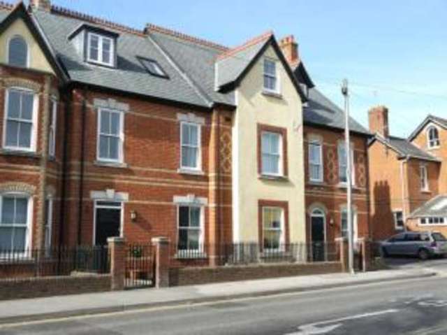  Image of 3 bedroom Flat for sale in Salisbury Road Blandford Forum DT11 at 8 Salisbury Road Blandford Forum Blandford Forum, DT11 7QH