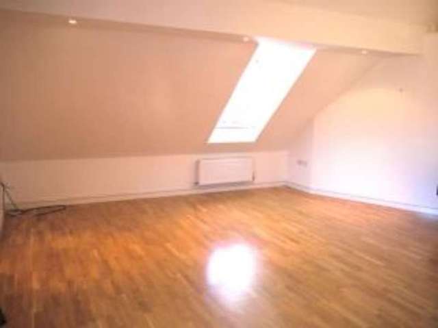 Image of 3 bedroom Flat for sale in Salisbury Road Blandford Forum DT11 at 8 Salisbury Road Blandford Forum Blandford Forum, DT11 7QH