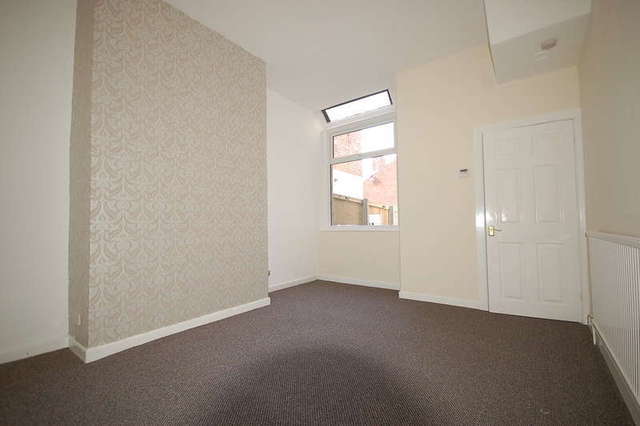  Image of 3 bedroom Terraced house to rent in Peter Street Blackpool FY1 at Blackpool Lancashire, FY1 3NL
