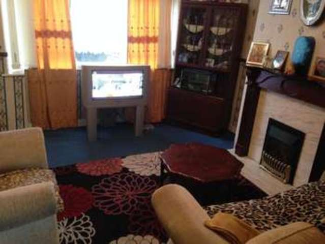  Image of 3 bedroom Semi-Detached house to rent in Hall Lane Armley Leeds LS12 at Hall Lane Armley Leeds, LS12 2BR