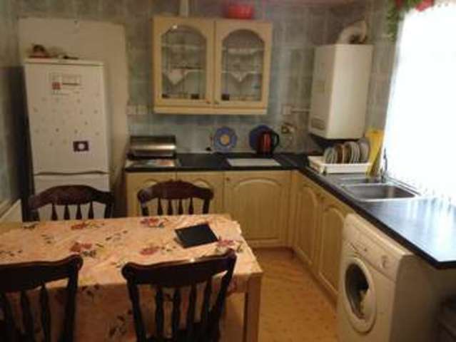  Image of 3 bedroom Semi-Detached house to rent in Hall Lane Armley Leeds LS12 at Hall Lane Armley Leeds, LS12 2BR