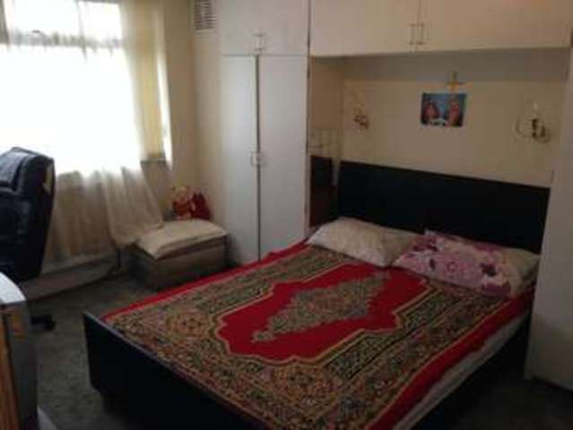  Image of 3 bedroom Semi-Detached house to rent in Hall Lane Armley Leeds LS12 at Hall Lane Armley Leeds, LS12 2BR