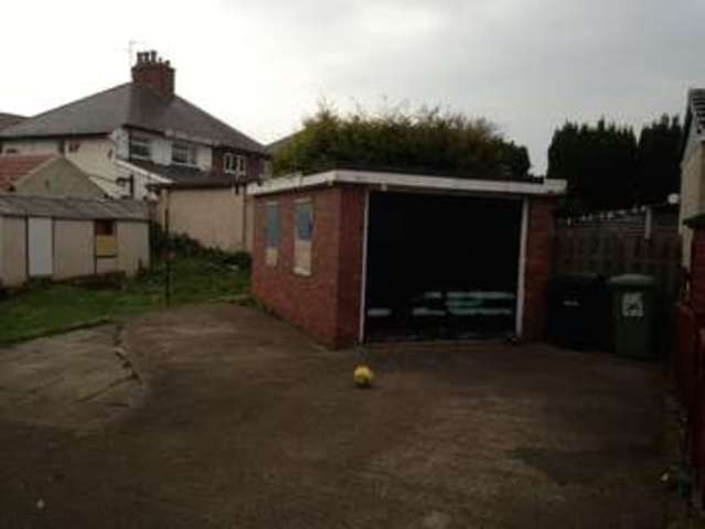  Image of 3 bedroom Semi-Detached house to rent in Hall Lane Armley Leeds LS12 at Hall Lane Armley Leeds, LS12 2BR