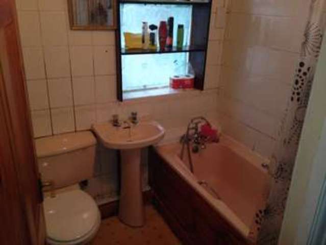  Image of 3 bedroom Semi-Detached house to rent in Hall Lane Armley Leeds LS12 at Hall Lane Armley Leeds, LS12 2BR