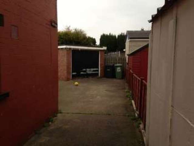  Image of 3 bedroom Semi-Detached house to rent in Hall Lane Armley Leeds LS12 at Hall Lane Armley Leeds, LS12 2BR