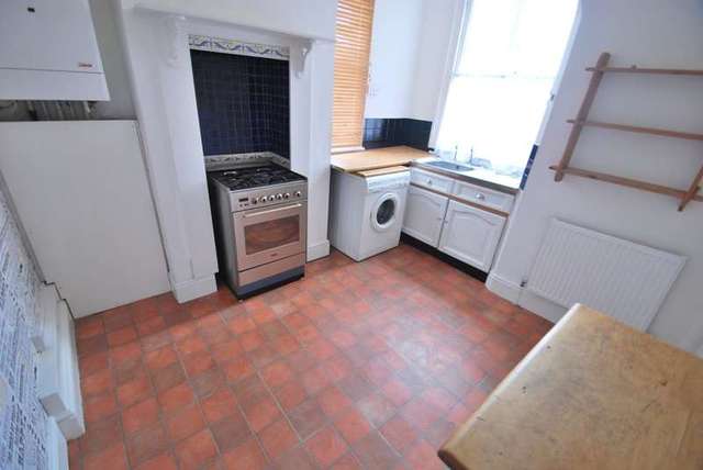  Image of 1 bedroom Flat to rent in Thursby Road Abington Northampton NN1 at Northampton Northamptonshire, NN1 5NB