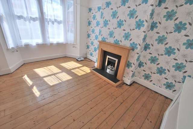  Image of 1 bedroom Flat to rent in Thursby Road Abington Northampton NN1 at Northampton Northamptonshire, NN1 5NB