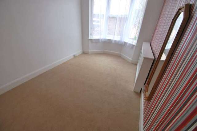  Image of 1 bedroom Flat to rent in Thursby Road Abington Northampton NN1 at Northampton Northamptonshire, NN1 5NB