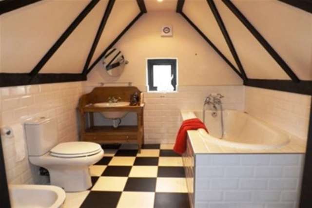  Image of 4 bedroom Detached house to rent in New Farm Drive Abridge Romford RM4 at Romford, RM4 1BU