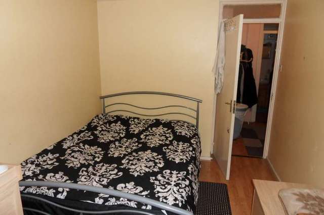  Image of 2 bedroom Flat for sale in Acacia Road London N22 at London, N22 5SB