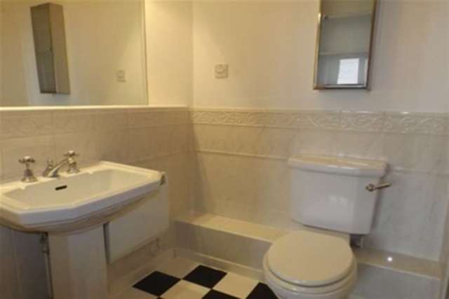  Image of 2 bedroom Flat to rent in Adventurers Quay Cardiff CF10 at Cardiff, CF10 4NP