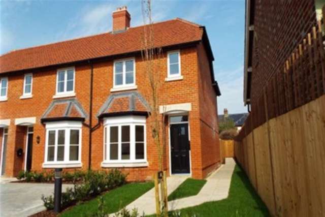  Image of 3 bedroom Terraced house to rent in Normandy Street Alton GU34 at Alton, GU34 1DH