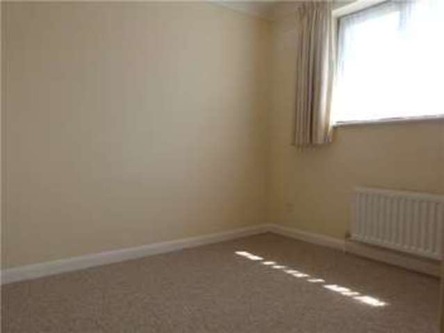  Image of 4 bedroom Detached house to rent in Arlington Close Bracknell RG42 at Bracknell Berkshire Binfield, RG42 1YF