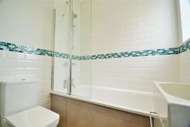  Image of 1 bedroom Apartment to rent in Arterberry Road London SW20 at Cottenham Park, SW20 8AA