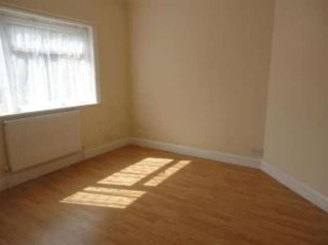  Image of 3 bedroom Bungalow for sale in Shawfield Road Ash Vale Aldershot GU12 at Ash Aldershot Ash, GU12 5DJ