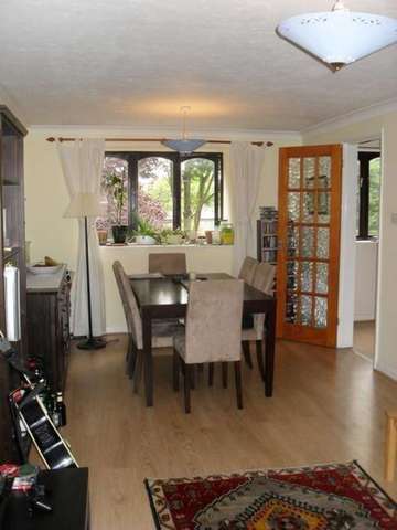  Image of 2 bedroom Flat to rent in Ashbourne Road Mitcham CR4 at Ashbourne Road  Mitcham, CR4 2DR