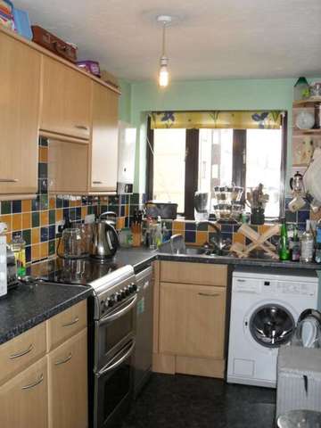  Image of 2 bedroom Flat to rent in Ashbourne Road Mitcham CR4 at Ashbourne Road  Mitcham, CR4 2DR
