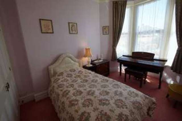  Image of 2 bedroom Flat to rent in Ashcombe Road Weston-super-Mare BS23 at Ashcombe Road  Weston-Super-Mare, BS23 3DX