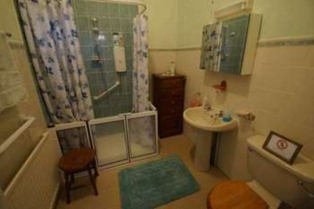  Image of 2 bedroom Flat to rent in Ashcombe Road Weston-super-Mare BS23 at Ashcombe Road  Weston-Super-Mare, BS23 3DX