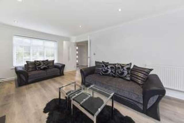  Image of 4 bedroom Detached house for sale in Taleworth Road Ashtead KT21 at Taleworth Road  Ashtead, KT21 2PY