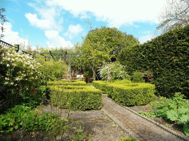  Image of 3 bedroom Terraced house for sale in Avenue Road South Newport TF10 at Avenue Road South  Newport, TF10 7DY