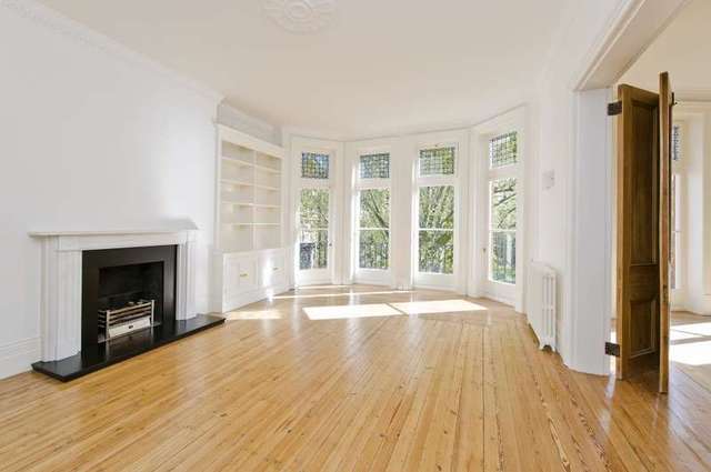  Image of 3 bedroom Flat to rent in Barkston Gardens London SW5 at Barkston Gardens  London, SW5 0EL