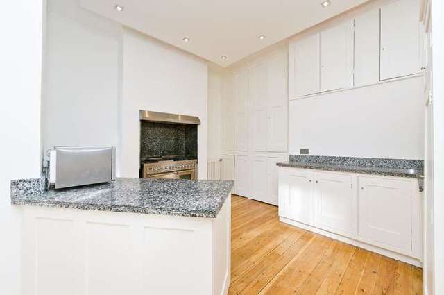 Image of 3 bedroom Flat to rent in Barkston Gardens London SW5 at Barkston Gardens  London, SW5 0EL