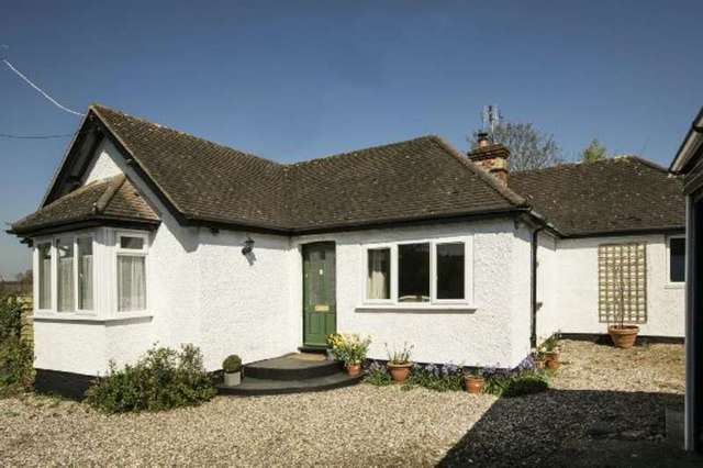  Image of 3 bedroom Detached house for sale in Basingstoke Road Spencers Wood Reading RG7 at Basingstoke Road  Reading, RG7 1AP