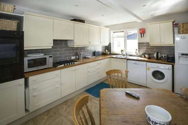  Image of 3 bedroom Detached house for sale in Basingstoke Road Spencers Wood Reading RG7 at Basingstoke Road  Reading, RG7 1AP