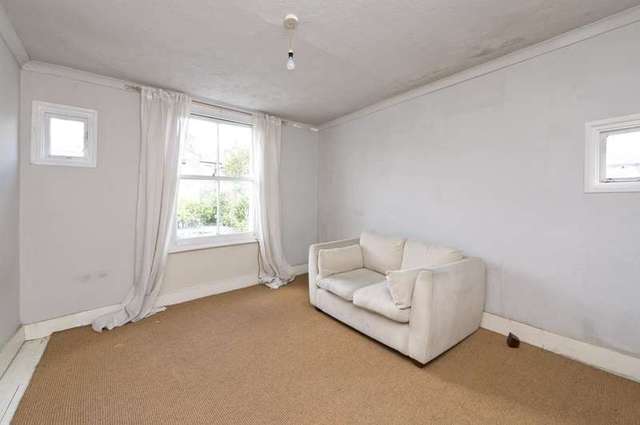  Image of 2 bedroom Flat for sale in Bathurst Gardens London NW10 at Bathurst Gardens  London, NW10 5HX