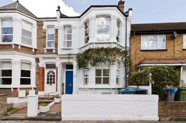  Image of 2 bedroom Flat for sale in Bathurst Gardens London NW10 at Bathurst Gardens  London, NW10 5HX