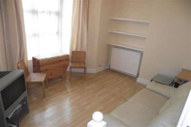  Image of 1 bedroom Flat to rent in Beaconsfield Road London N11 at London, N11 3AA