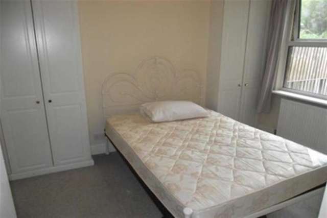  Image of 1 bedroom Flat to rent in Beaconsfield Road London N11 at London, N11 3AA