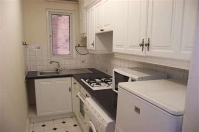  Image of 1 bedroom Flat to rent in Beaconsfield Road London N11 at London, N11 3AA