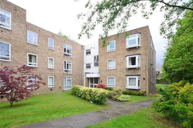  Image of 1 bedroom Flat for sale in Beddington Gardens Wallington SM6 at Wallington Surrey Wallington, SM6 0HW