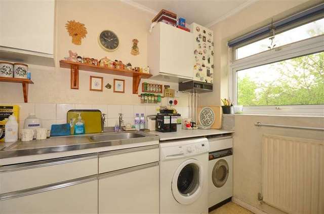  Image of 1 bedroom Flat for sale in Beddington Gardens Wallington SM6 at Wallington Surrey Wallington, SM6 0HW