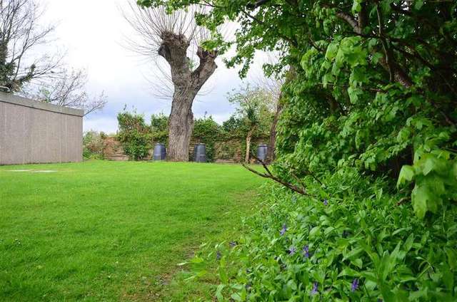  Image of 1 bedroom Flat for sale in Beddington Gardens Wallington SM6 at Wallington Surrey Wallington, SM6 0HW