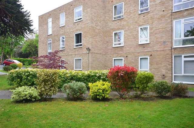  Image of 1 bedroom Flat for sale in Beddington Gardens Wallington SM6 at Wallington Surrey Wallington, SM6 0HW