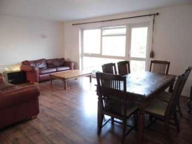  Image of 3 bedroom Flat for sale in Willow Bank Fallowfield Manchester M14 at Willowbank Manchester Manchester, M14 6XN