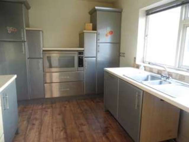  Image of 3 bedroom Flat for sale in Willow Bank Fallowfield Manchester M14 at Willowbank Manchester Manchester, M14 6XN