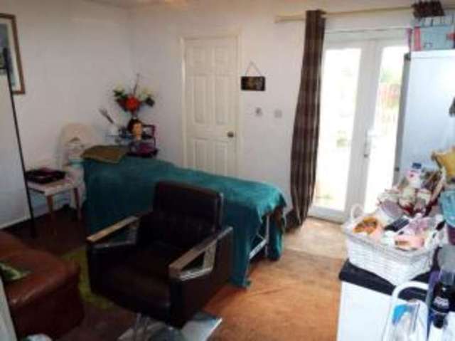  Image of 3 bedroom Terraced house for sale in Beechwood Road Leagrave Luton LU4 at Luton Beds Leagrave, LU4 9RZ