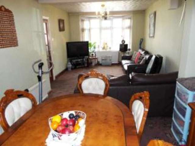  Image of 3 bedroom Terraced house for sale in Beechwood Road Leagrave Luton LU4 at Luton Beds Leagrave, LU4 9RZ