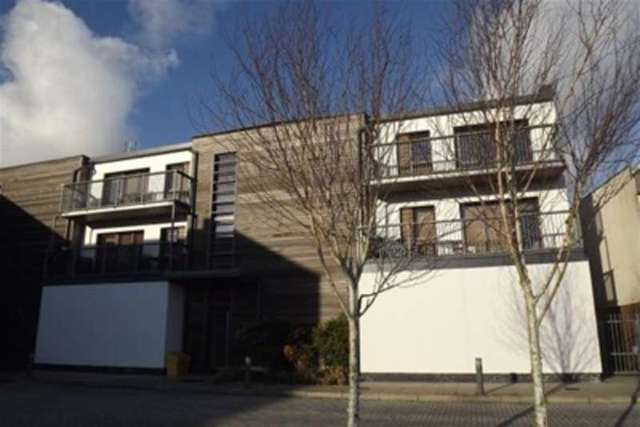  Image of 1 bedroom Flat to rent in The Courtyard Beggarwood Basingstoke RG22 at Basingstoke, RG22 4FJ