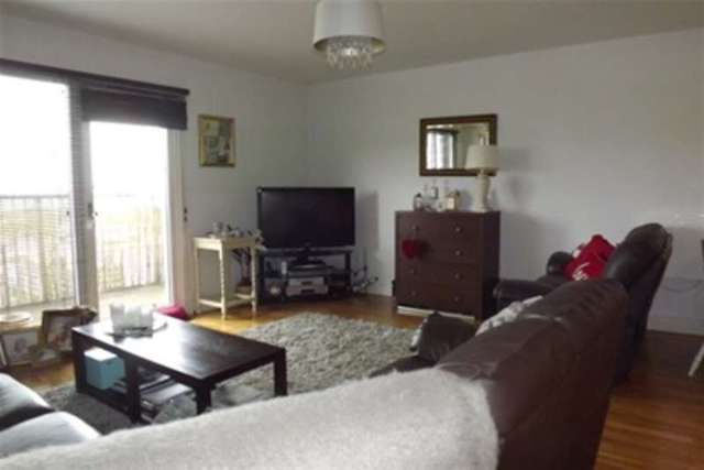  Image of 1 bedroom Flat to rent in The Courtyard Beggarwood Basingstoke RG22 at Basingstoke, RG22 4FJ
