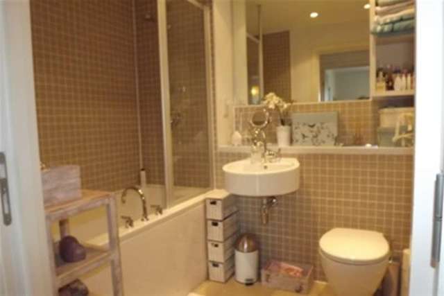  Image of 1 bedroom Flat to rent in The Courtyard Beggarwood Basingstoke RG22 at Basingstoke, RG22 4FJ