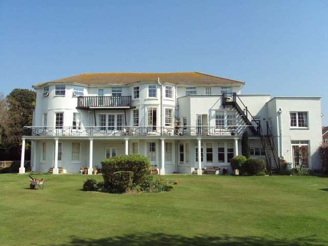  Image of 2 bedroom Flat for sale in Belle Hill Bexhill-on-Sea TN40 at 82 Belle Hill  Bexhill On Sea, TN40 2AR